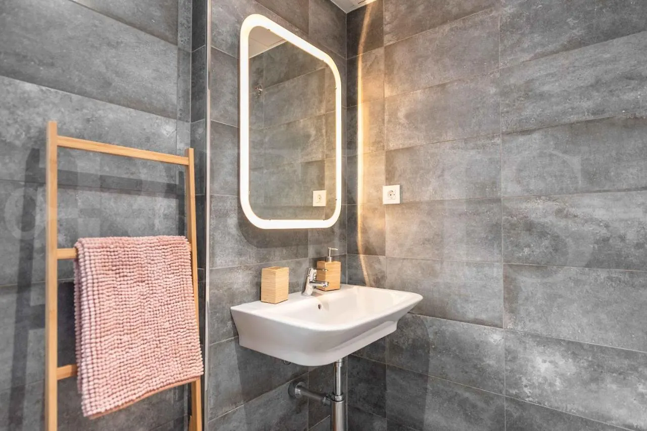 Stylish Apartments With Balcony & Parking Near The Beach By Rems Malaga 0*,
