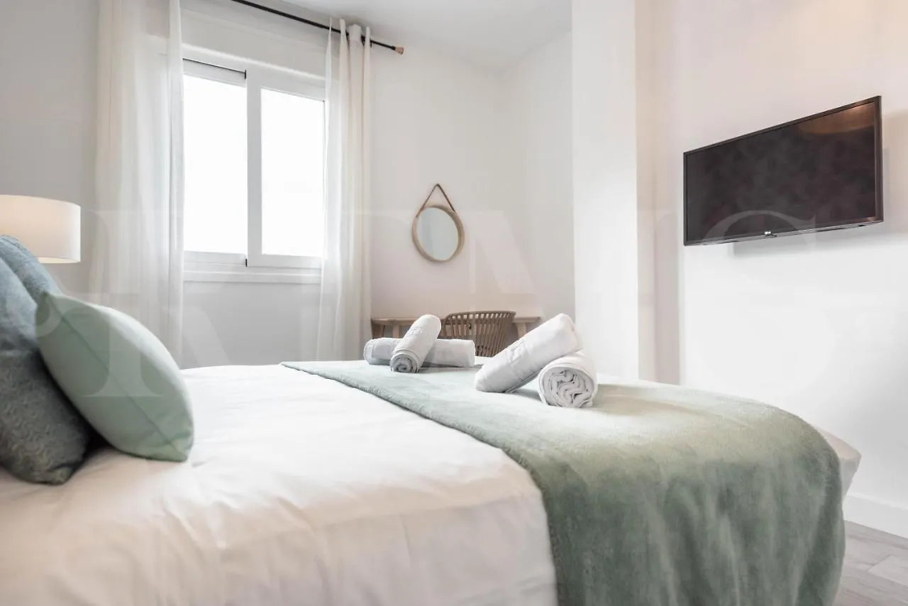 Stylish Apartments With Balcony & Parking Near The Beach By Rems Malaga