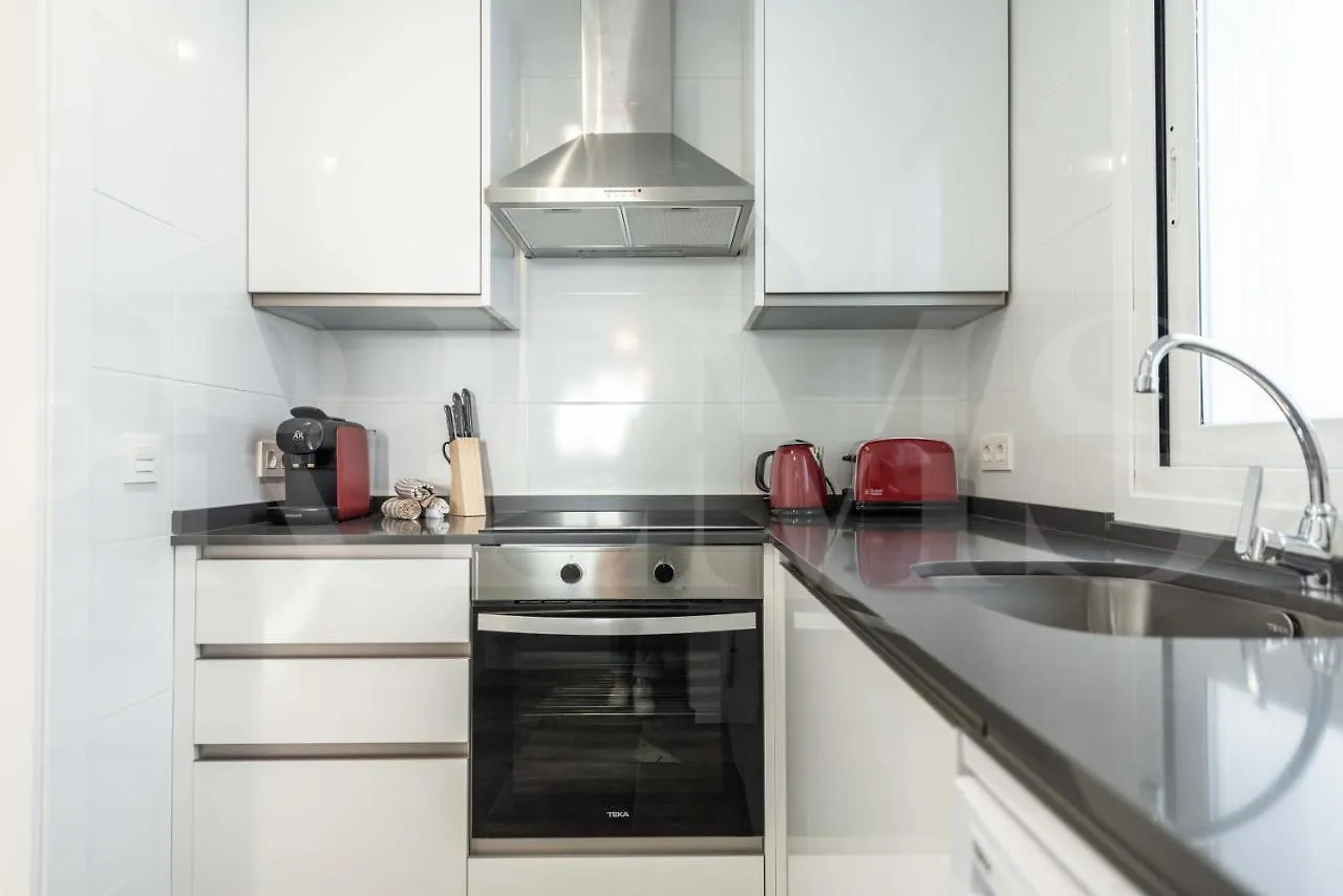 Stylish Apartments With Balcony & Parking Near The Beach By Rems Malaga