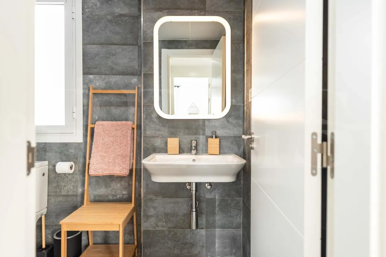 Stylish Apartments With Balcony & Parking Near The Beach By Rems Malaga
