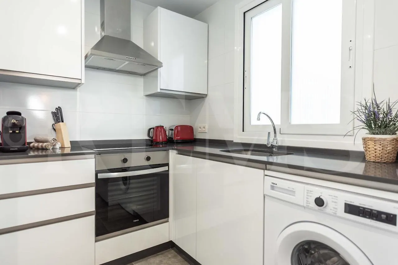 Stylish Apartments With Balcony & Parking Near The Beach By Rems Malaga